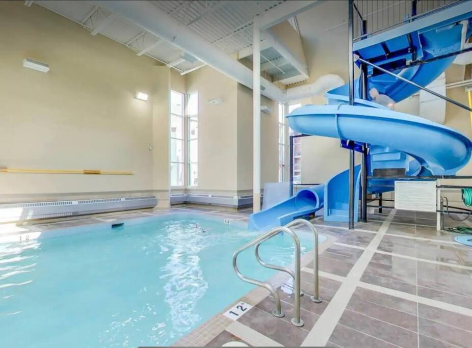 Cozy One Bedroom Condo With Indoor Pool And Hottub Canmore Luaran gambar