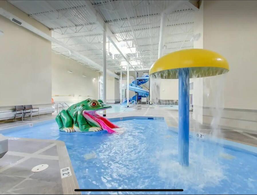 Cozy One Bedroom Condo With Indoor Pool And Hottub Canmore Luaran gambar