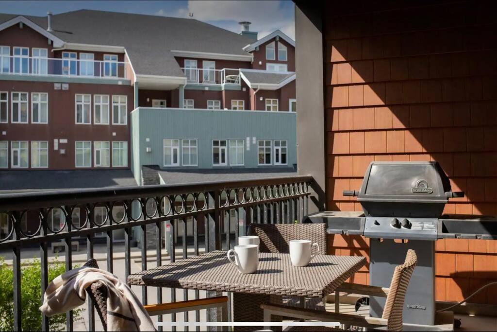 Cozy One Bedroom Condo With Indoor Pool And Hottub Canmore Luaran gambar