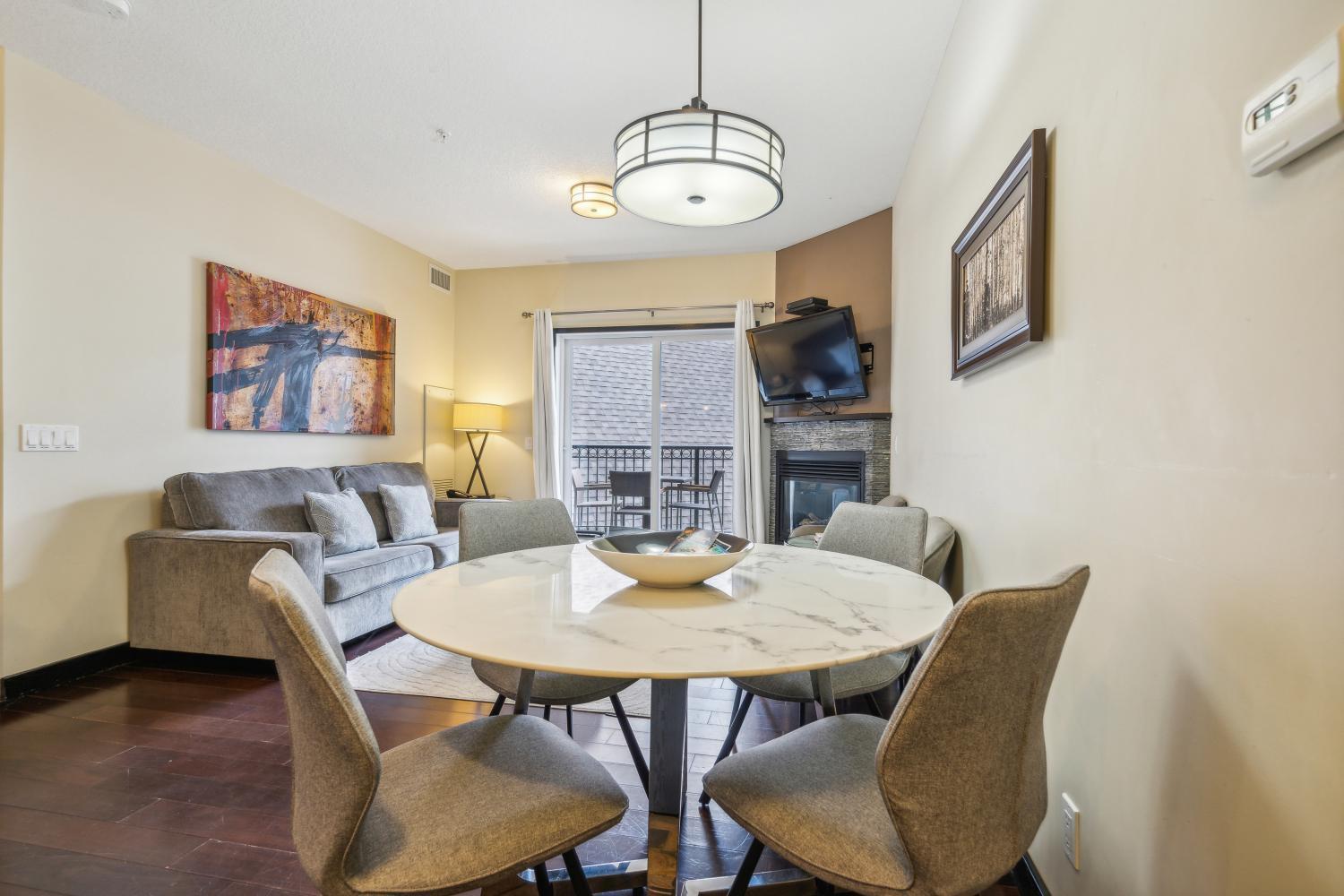 Cozy One Bedroom Condo With Indoor Pool And Hottub Canmore Luaran gambar