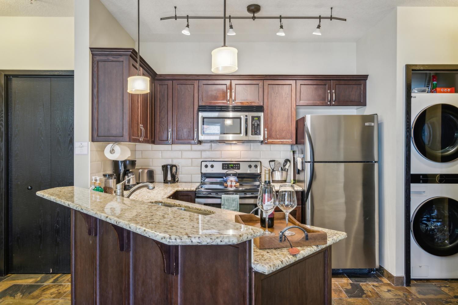 Cozy One Bedroom Condo With Indoor Pool And Hottub Canmore Luaran gambar