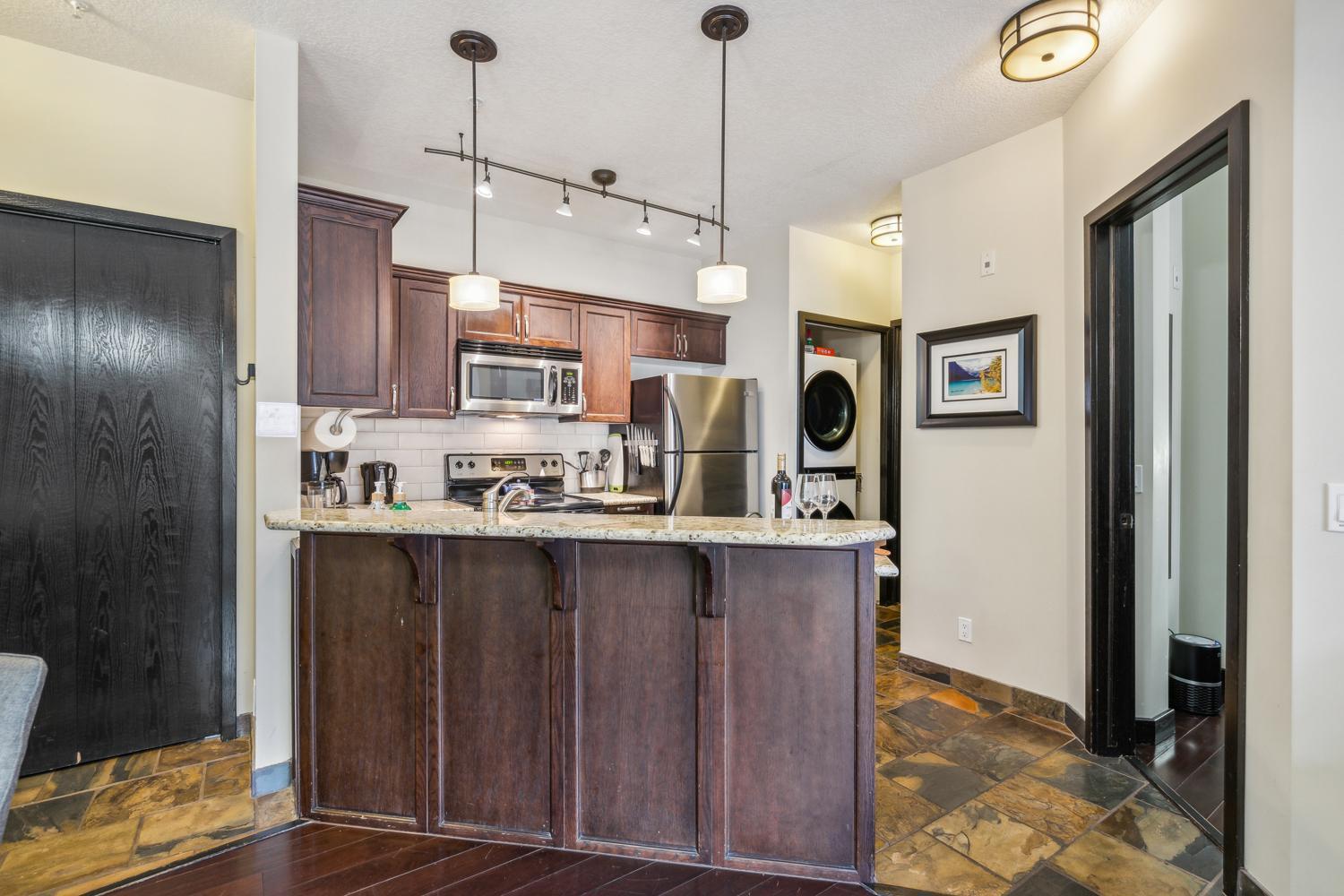 Cozy One Bedroom Condo With Indoor Pool And Hottub Canmore Luaran gambar