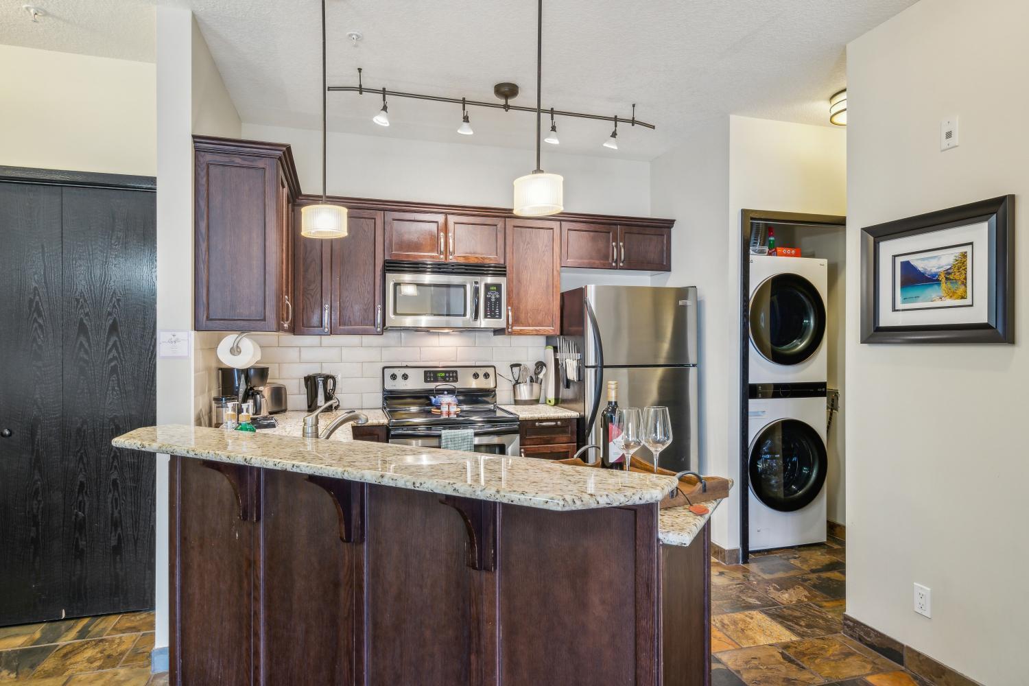 Cozy One Bedroom Condo With Indoor Pool And Hottub Canmore Luaran gambar