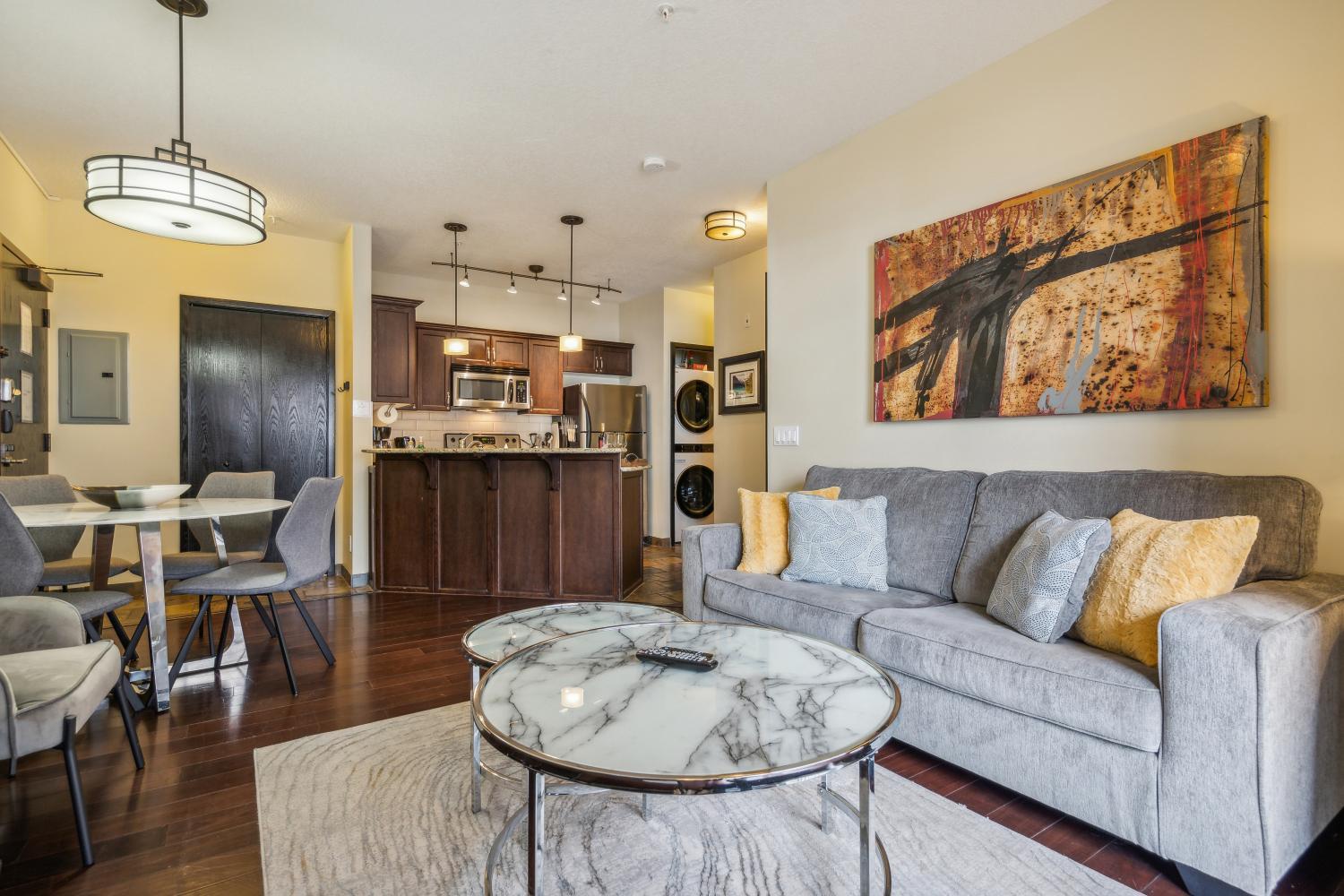 Cozy One Bedroom Condo With Indoor Pool And Hottub Canmore Luaran gambar